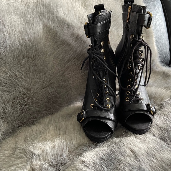 Boots - Picture 4 of 6